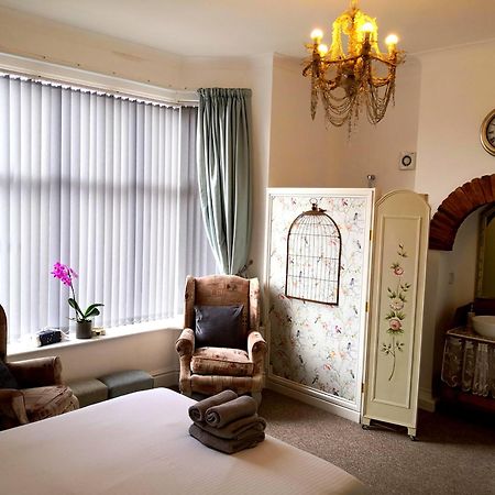 Sunset Guest House Hunstanton Esterno foto A bedroom at the Old Vicarage