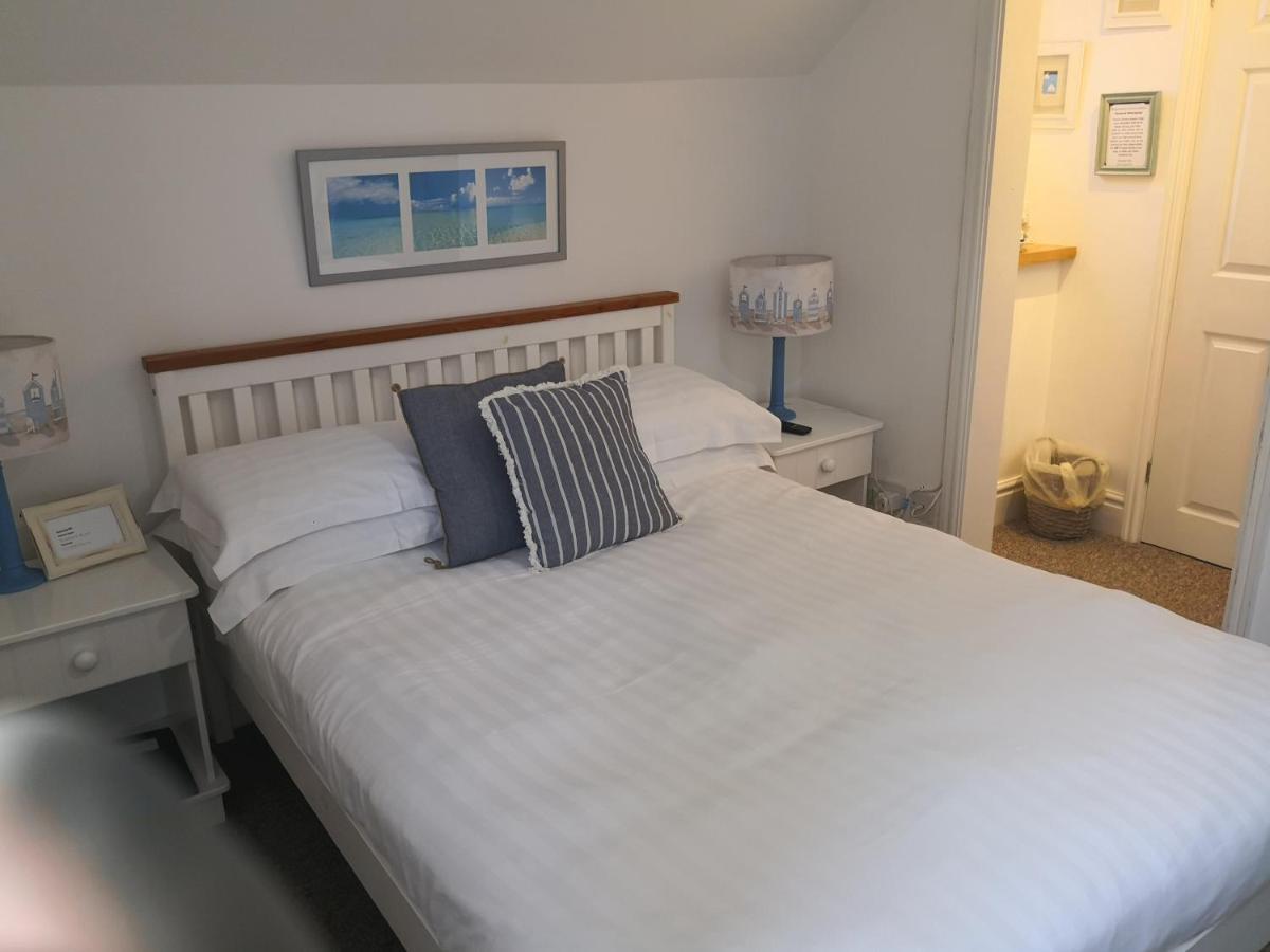 Sunset Guest House Hunstanton Esterno foto A bedroom at the Old Ship Hotel