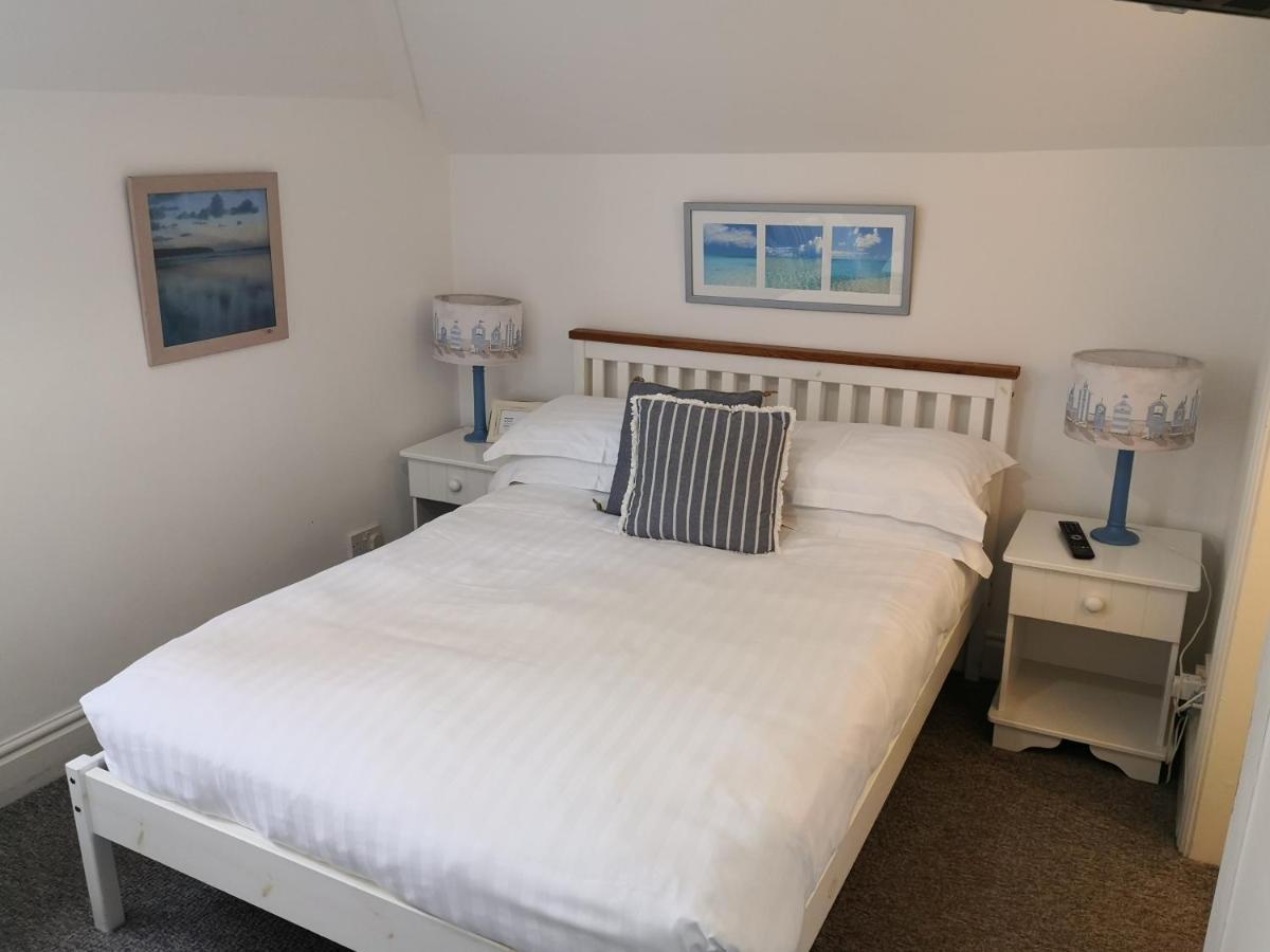 Sunset Guest House Hunstanton Esterno foto A bedroom at the Old Post Office