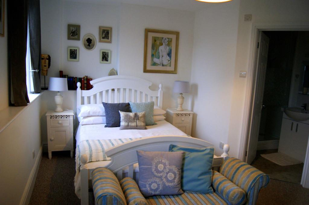 Sunset Guest House Hunstanton Esterno foto A bedroom in a typical B&B