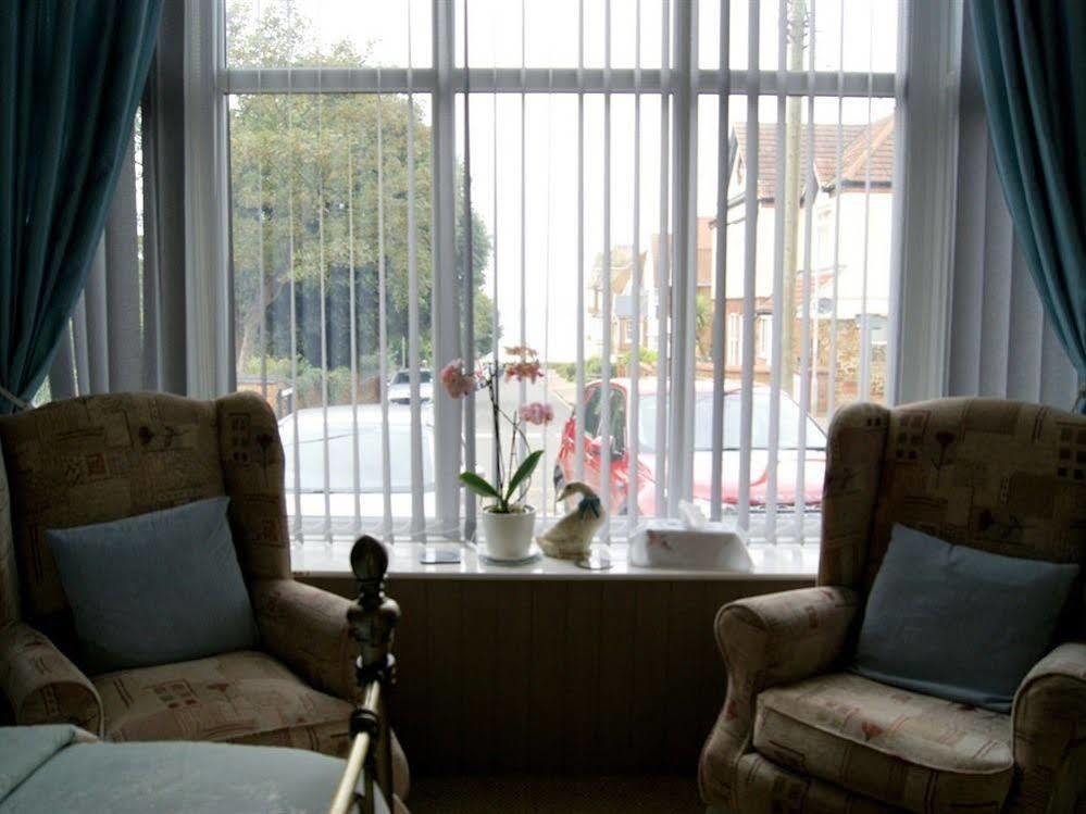 Sunset Guest House Hunstanton Esterno foto A window grill