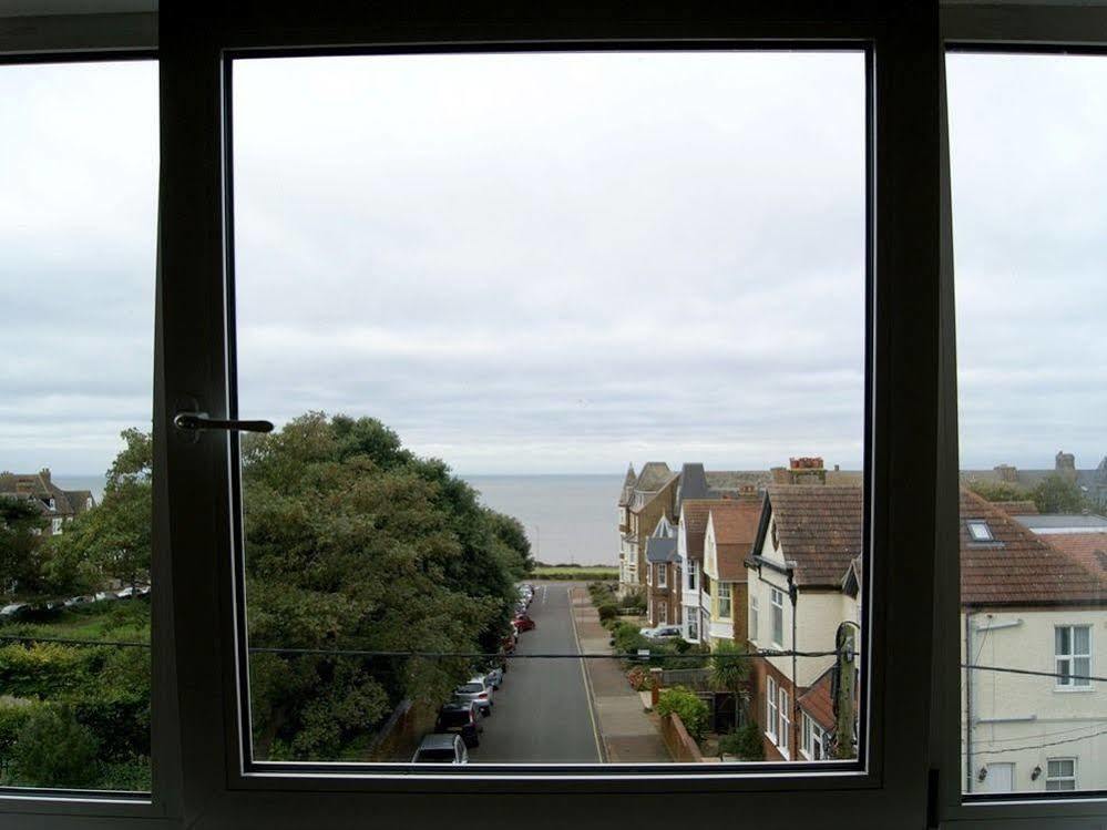 Sunset Guest House Hunstanton Esterno foto View from the window of a flat in the building